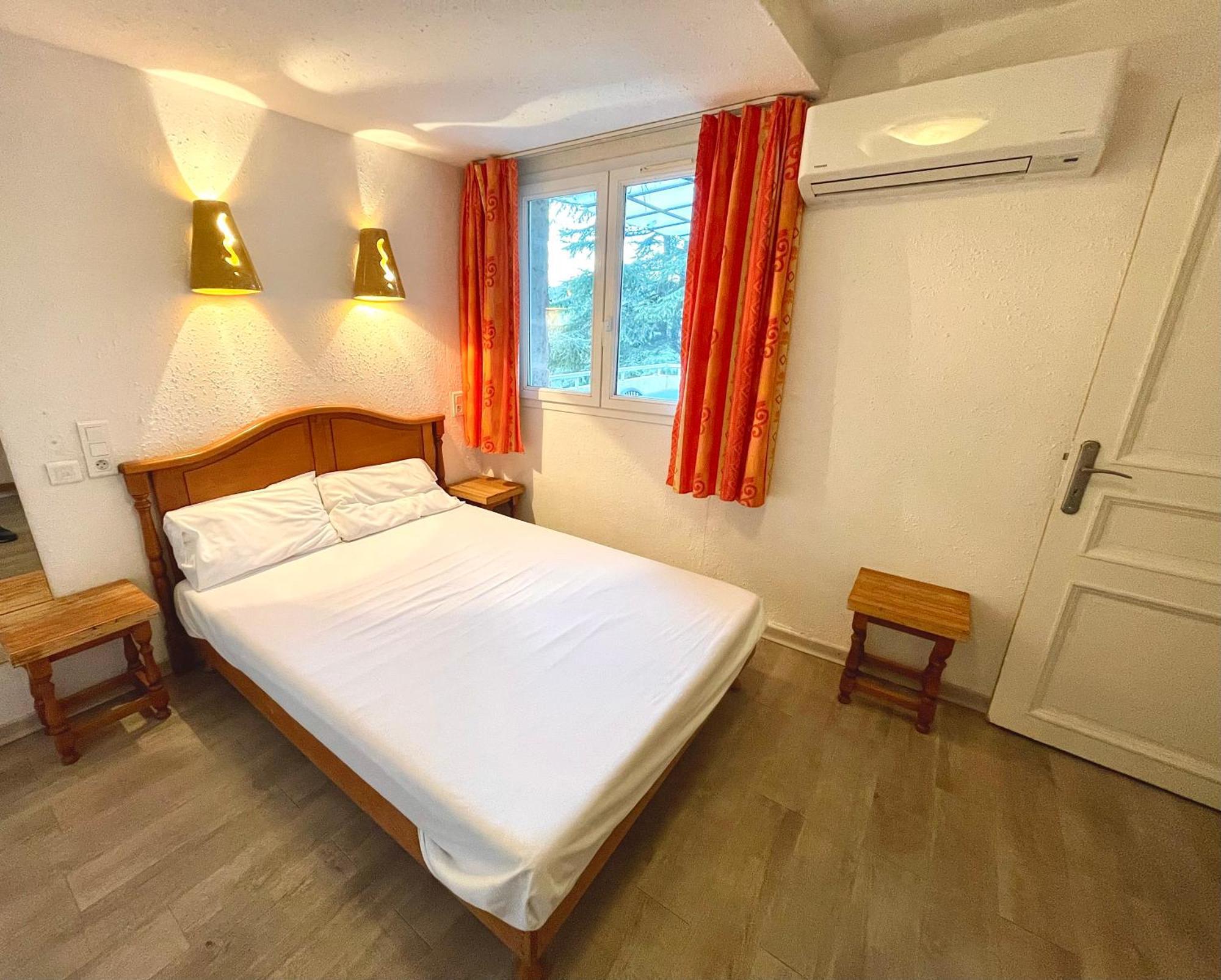 Apart'Hotel Les 4 Sources Corbes Bagian luar foto