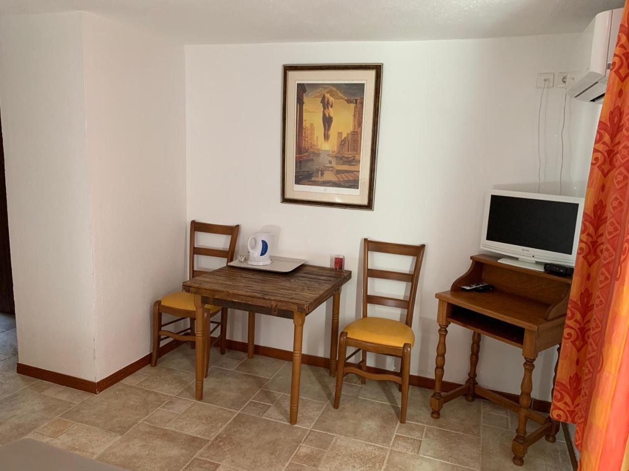 Apart'Hotel Les 4 Sources Corbes Bagian luar foto