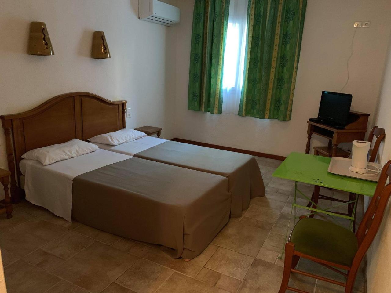 Apart'Hotel Les 4 Sources Corbes Bagian luar foto